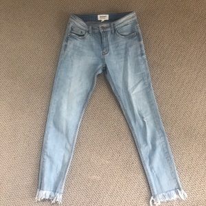 Evident blue crop skinny jeans